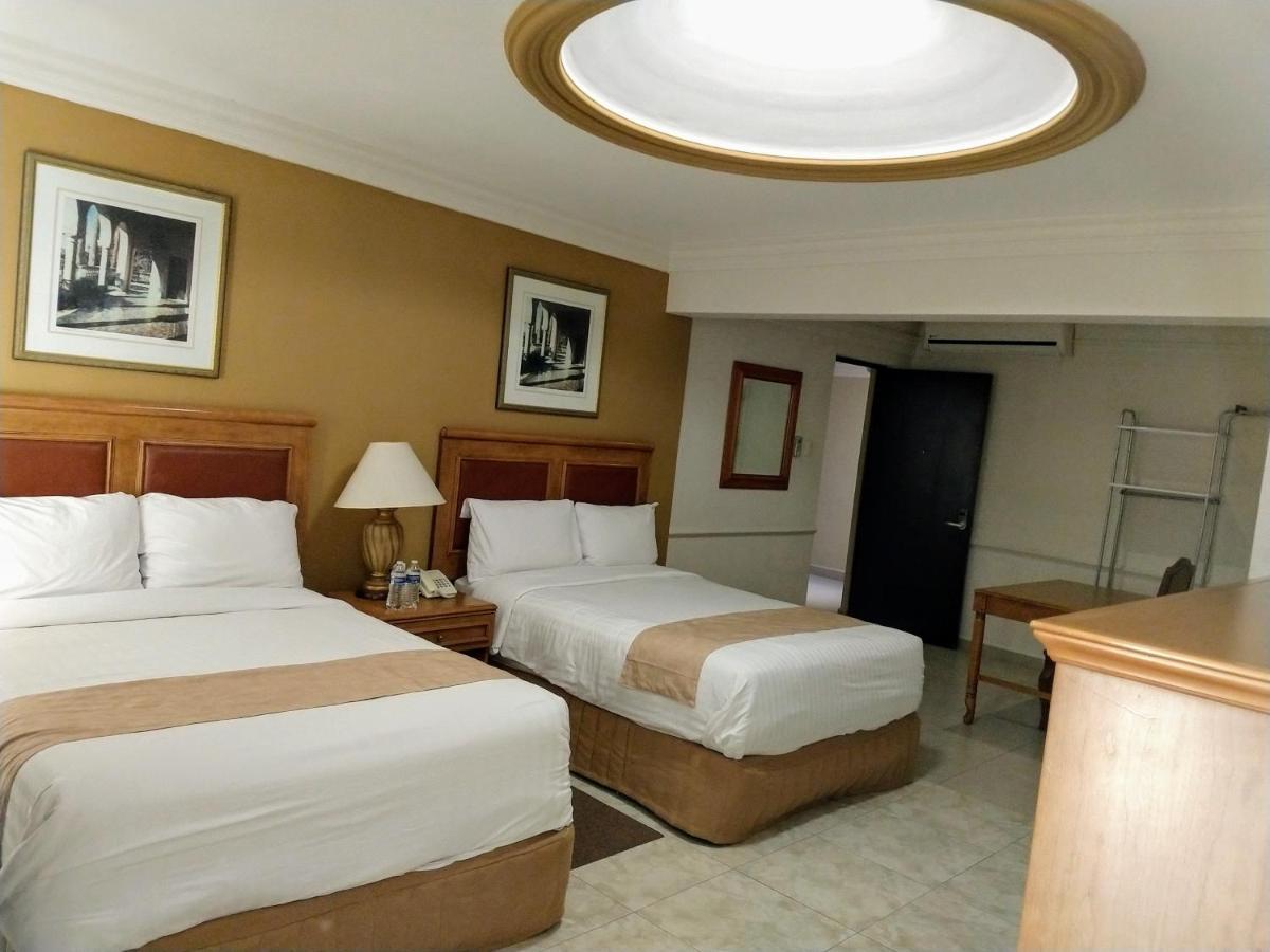 Отель Savoy Express Торреон Экстерьер фото