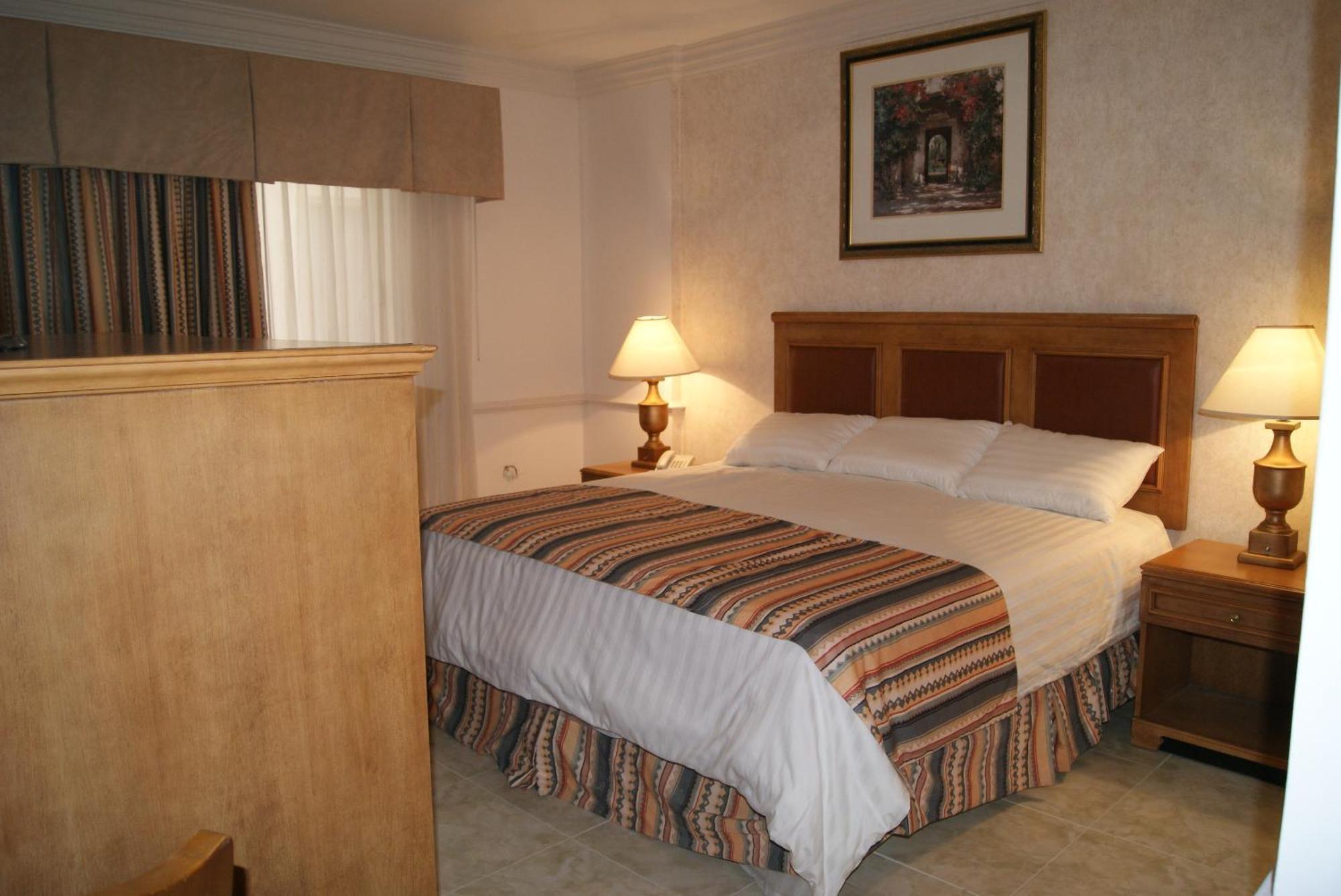 Отель Savoy Express Торреон Экстерьер фото